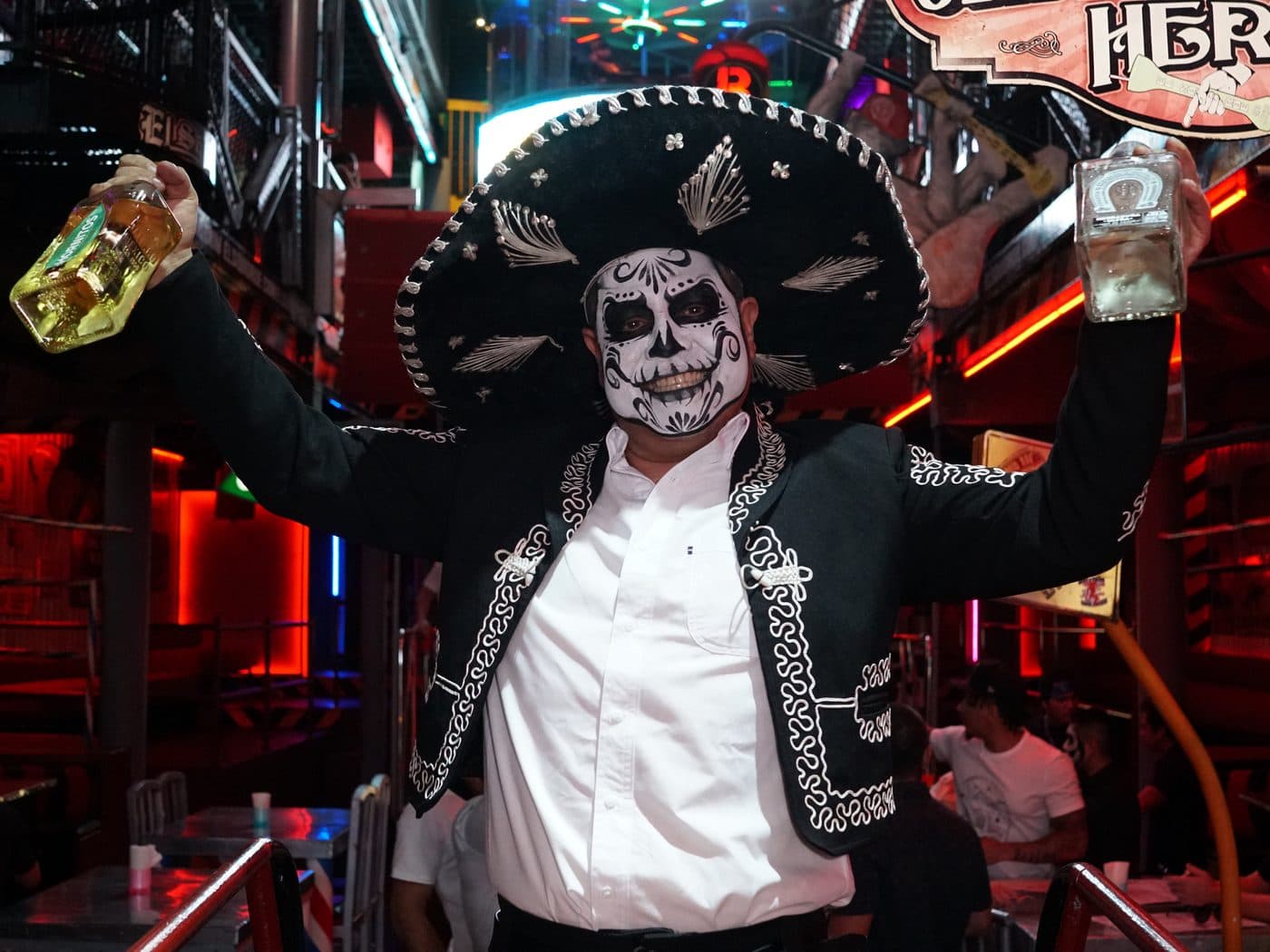 Día de Muertos celebration at El Squid Roe Cabo San Lucas — photo 3