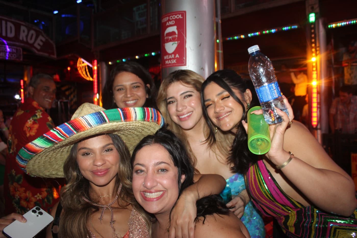 Viva México and El Grito celebration at El Squid Roe Cabo San Lucas — photo 2